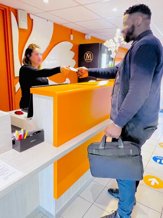 Premiere Classe St Quentin En Yvelines Elancourt Trappes Exterior photo