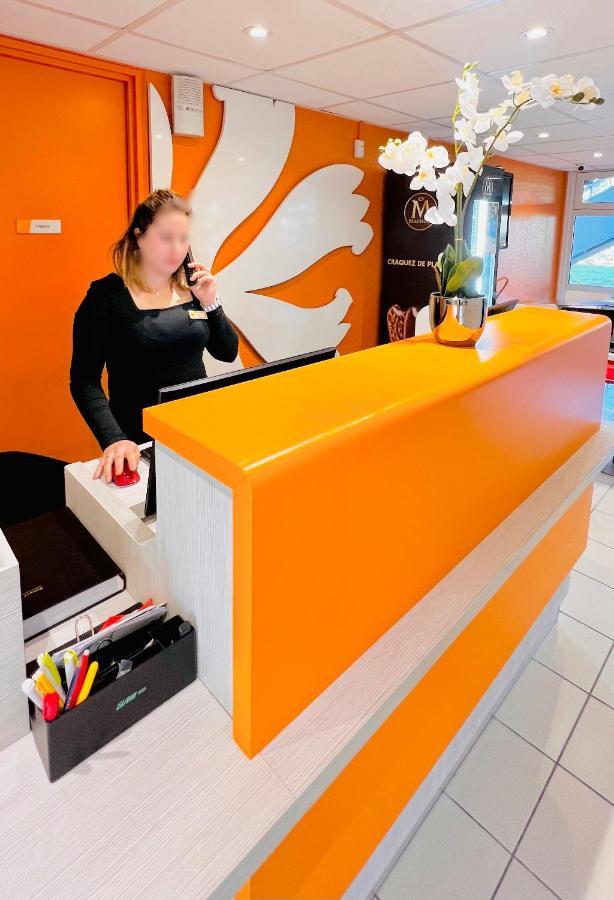 Premiere Classe St Quentin En Yvelines Elancourt Trappes Exterior photo