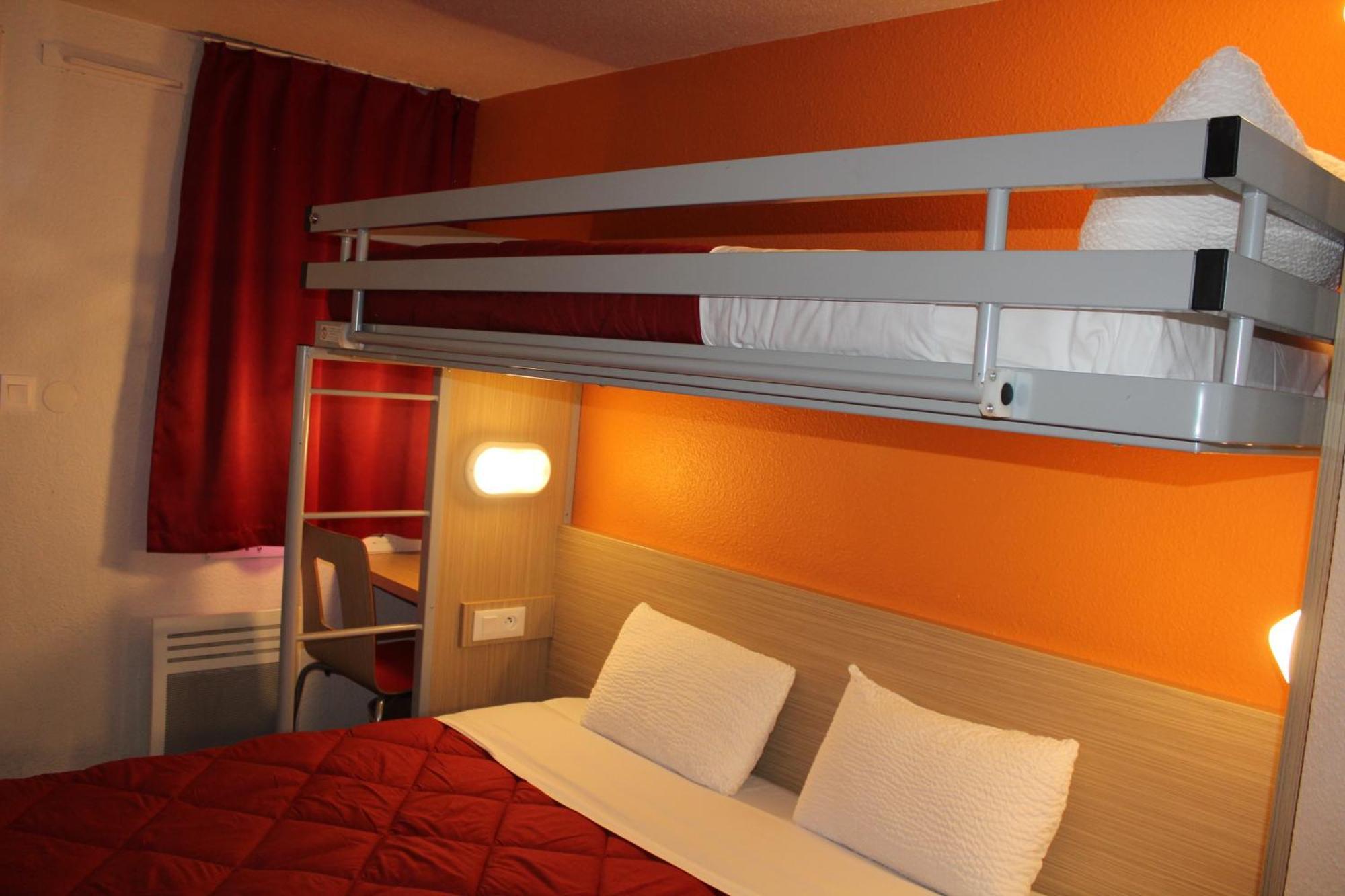 Premiere Classe St Quentin En Yvelines Elancourt Trappes Exterior photo