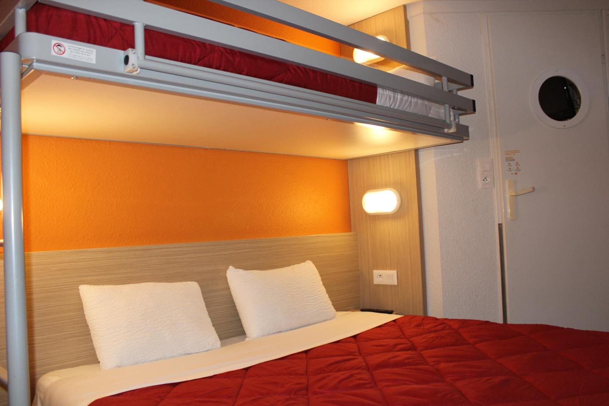 Premiere Classe St Quentin En Yvelines Elancourt Trappes Exterior photo