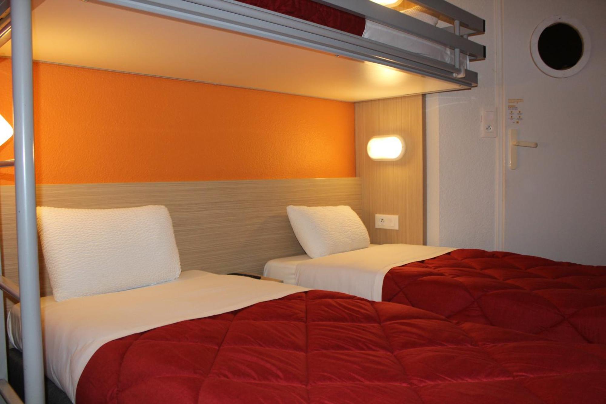 Premiere Classe St Quentin En Yvelines Elancourt Trappes Exterior photo