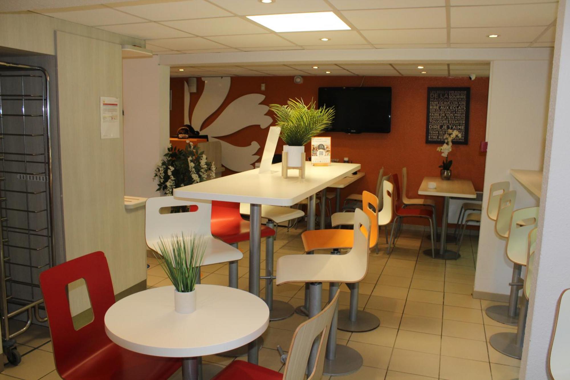 Premiere Classe St Quentin En Yvelines Elancourt Trappes Exterior photo