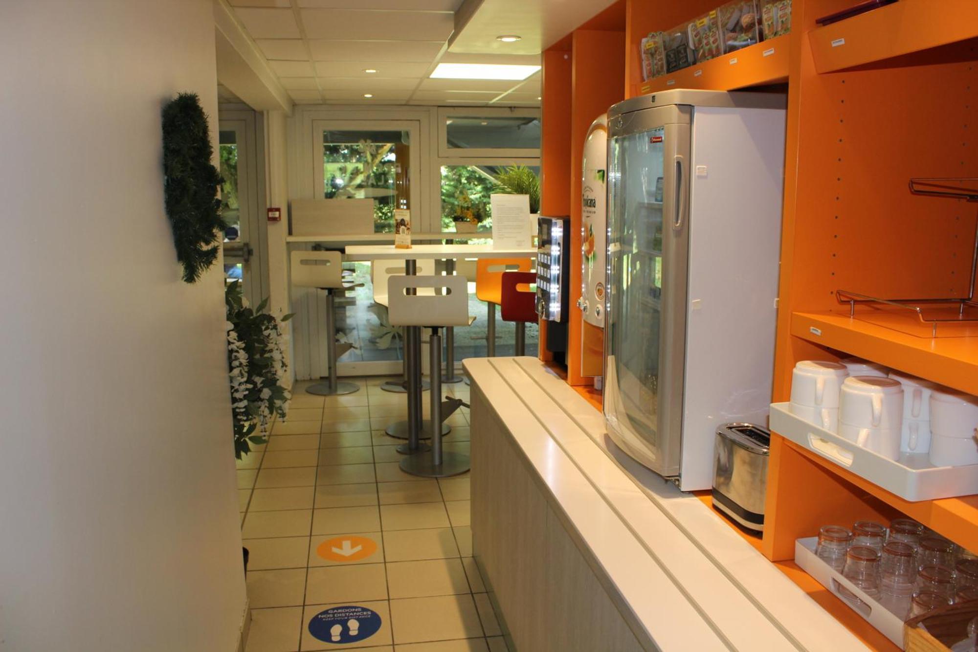 Premiere Classe St Quentin En Yvelines Elancourt Trappes Exterior photo