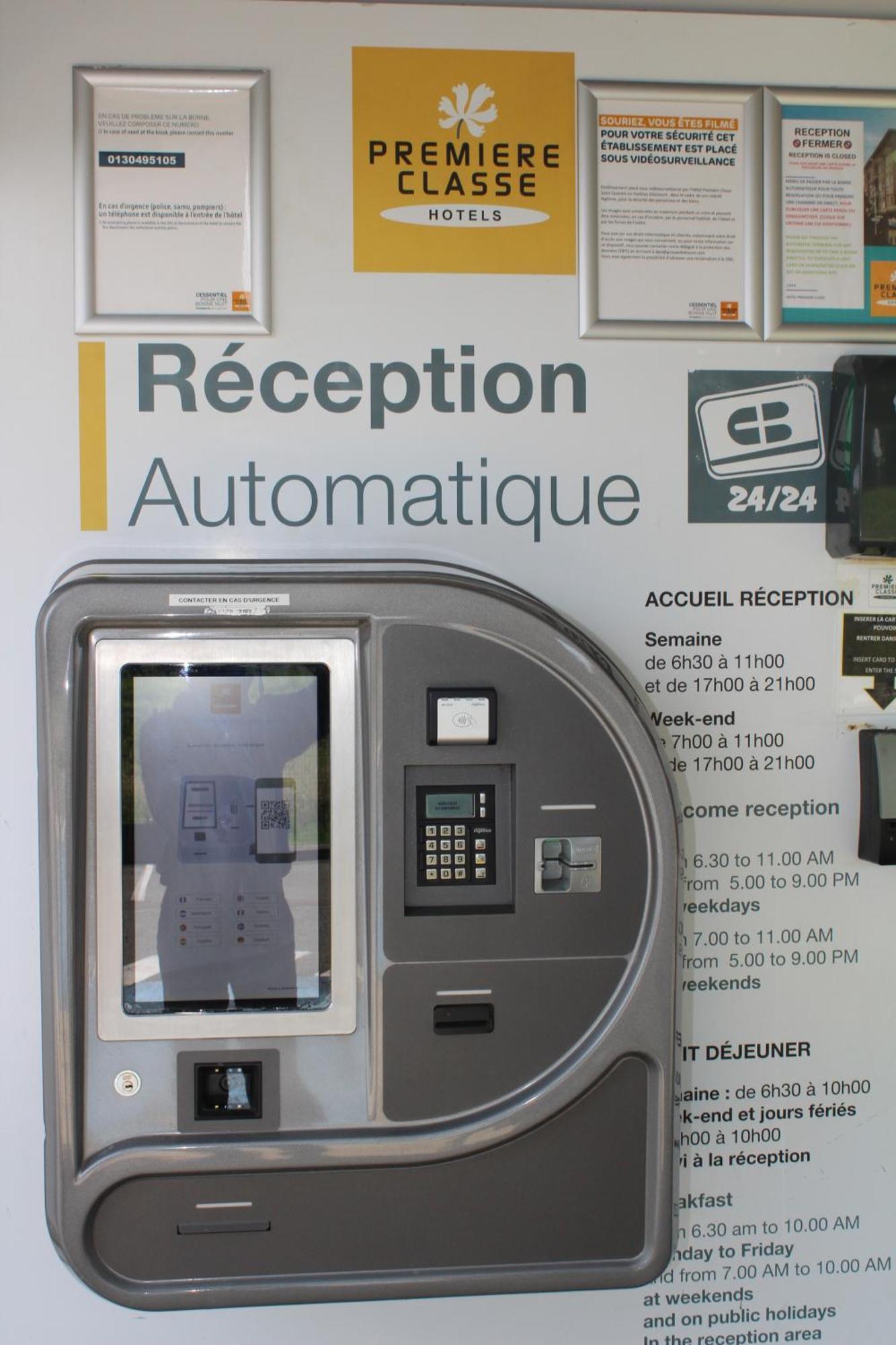 Premiere Classe St Quentin En Yvelines Elancourt Trappes Exterior photo
