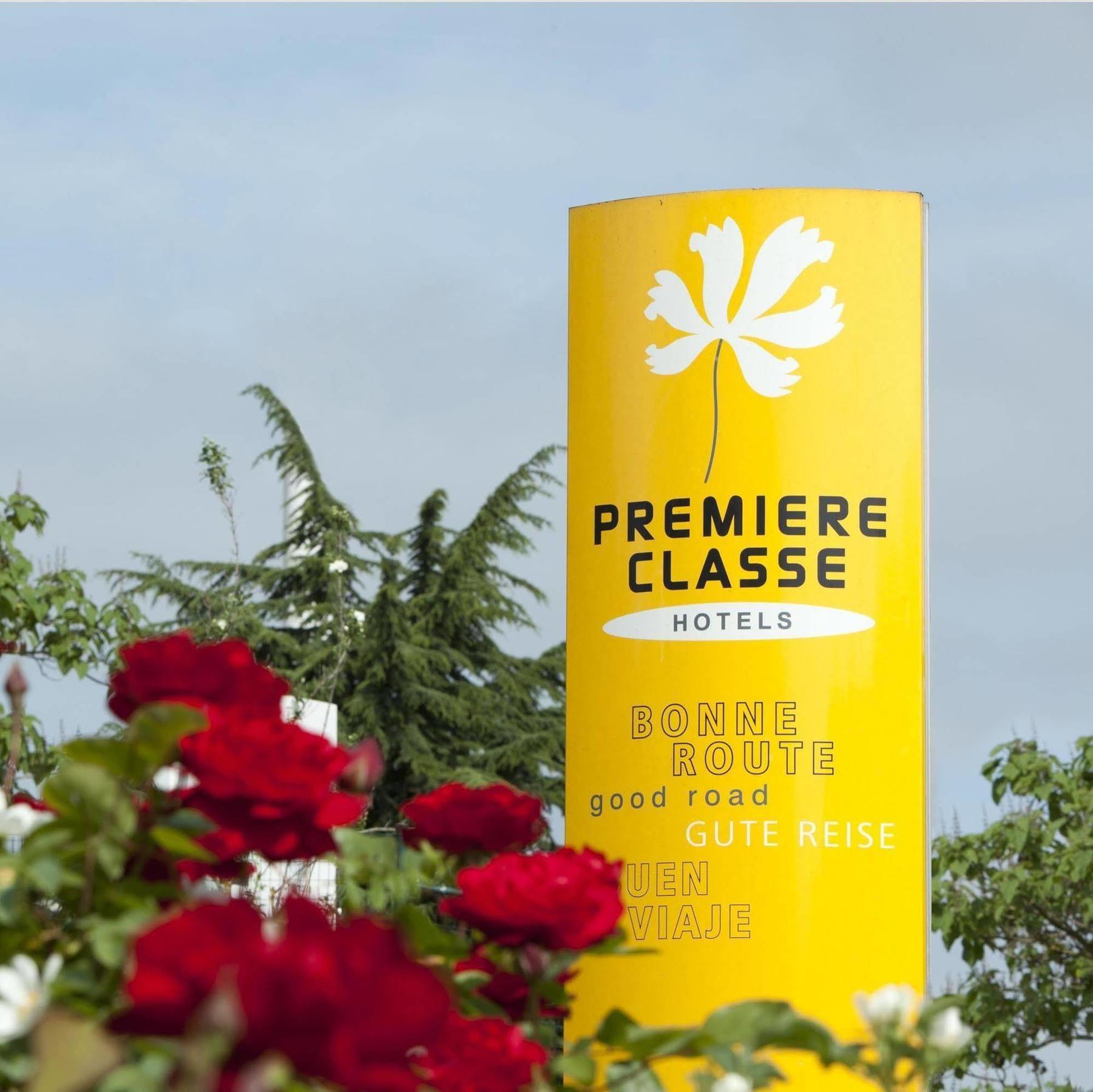 Premiere Classe St Quentin En Yvelines Elancourt Trappes Exterior photo