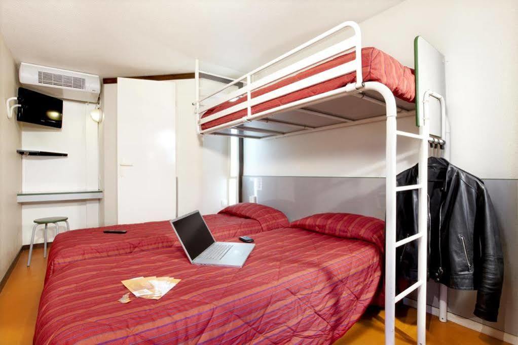 Premiere Classe St Quentin En Yvelines Elancourt Trappes Exterior photo